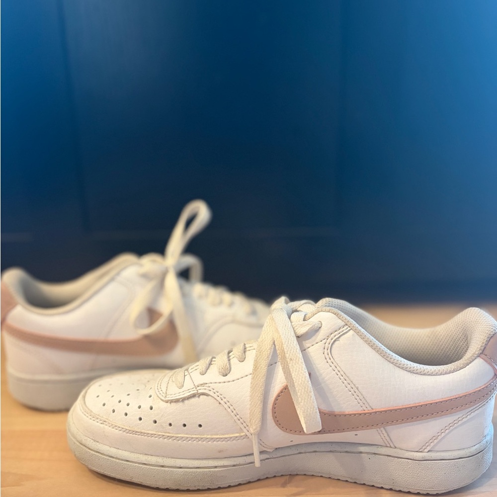 Nike White and Light Pink Athletic Shoes